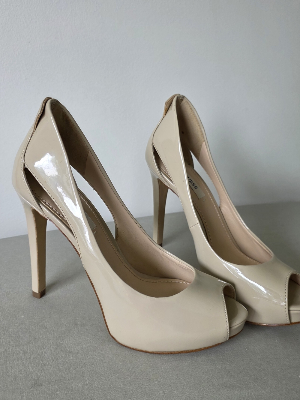 GUESS Harrah Nude Patent Peep Toe D'Orsay Platform Pumps Stiletto Heels 6.5M